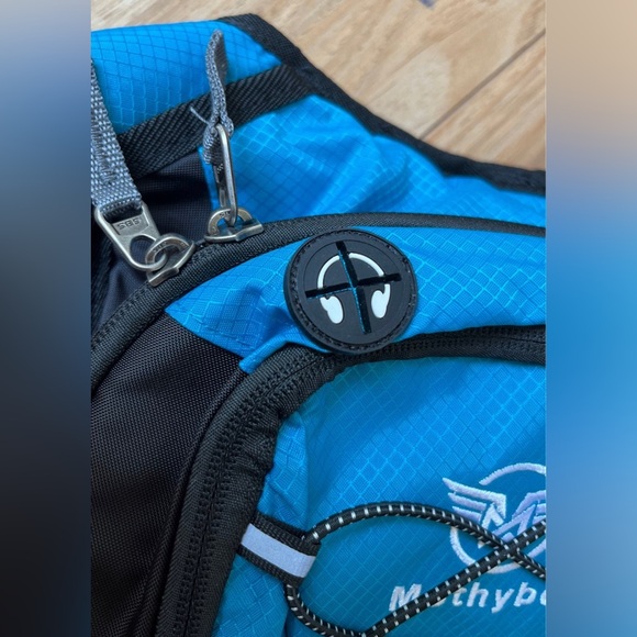 Mothybot Hiking Outdoor Insulated 2L liquid bladder water resistant Backpack - Picture 4 of 6